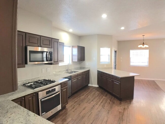 Building Photo - Stunning 4 bedroom in La Cueva area. Spacious layout. Refrigerated air! Extra Space!