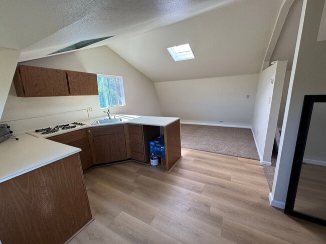 Building Photo - 1590 Solomon Rd