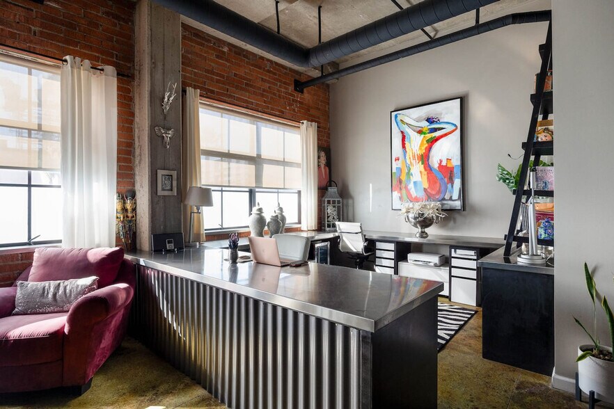 Building Photo - 3940 7th Ave