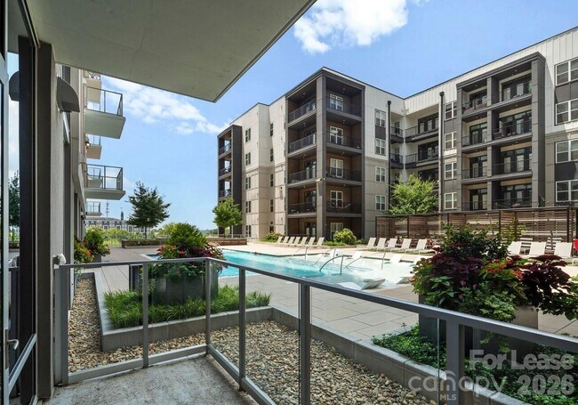 Building Photo - 500 W Trade St