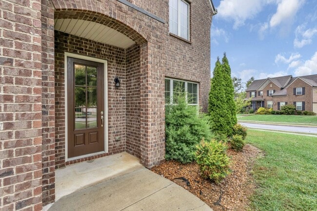 Building Photo - 4BR/3.5BA All-Brick Home Near Top Williams...