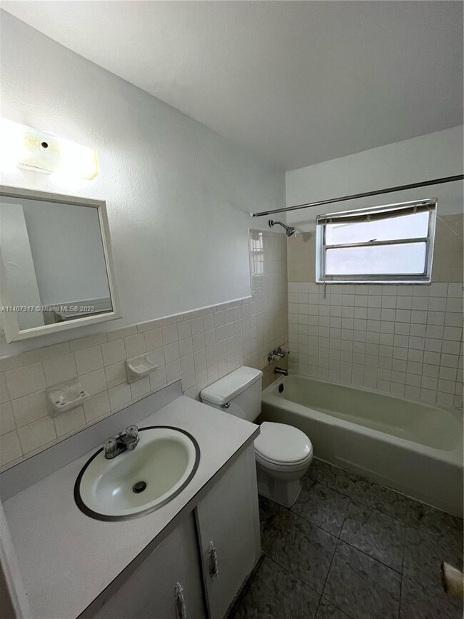 Building Photo - 1490 NW 20th St