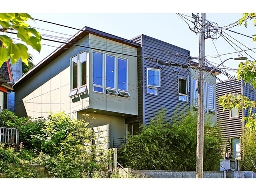 Building Photo - Modern 2 Bed + Den Madison Valley Townhouse!