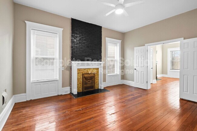 Building Photo - 2137 Russell Blvd