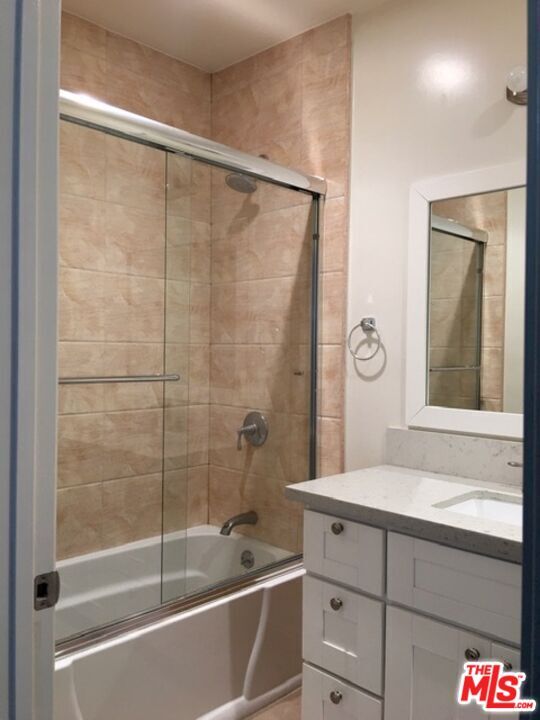 Building Photo - 125 N Palm Dr