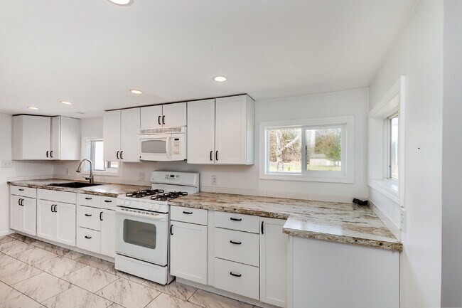 Building Photo - Charming 3-Bedroom Retreat with Pole Barn - $2000/Month