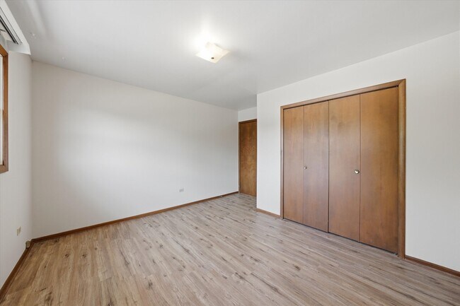 Building Photo - 4050 Violet Ln