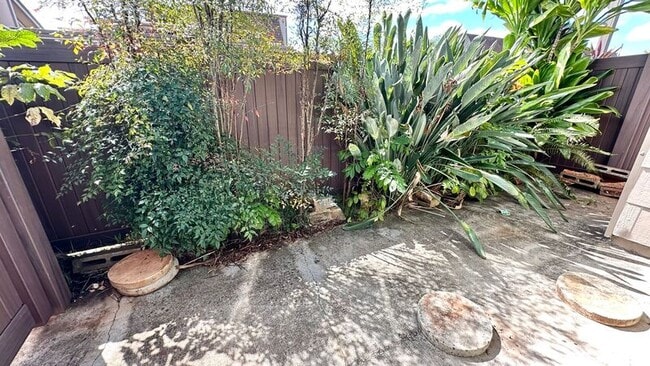 Building Photo - 94-451-451 Keaoopua St