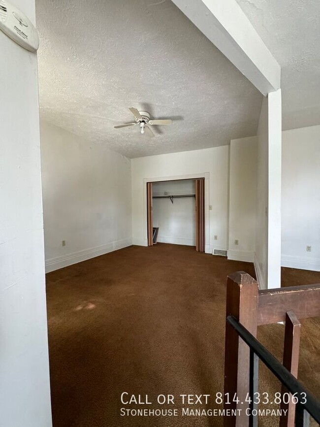 Building Photo - Beautiful Downtown Loft available!