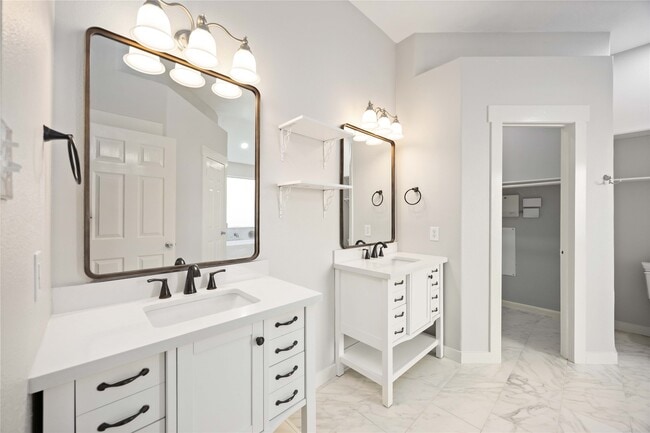 Building Photo - 15018 Summer Knoll Ln