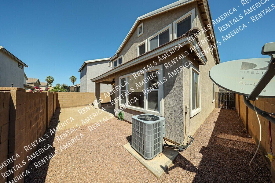 Building Photo - 8757 E Lomita Ave