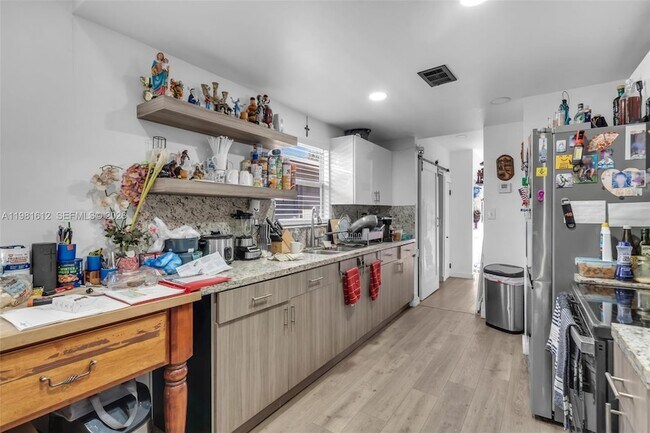 Building Photo - 3055 NW 23rd Ave