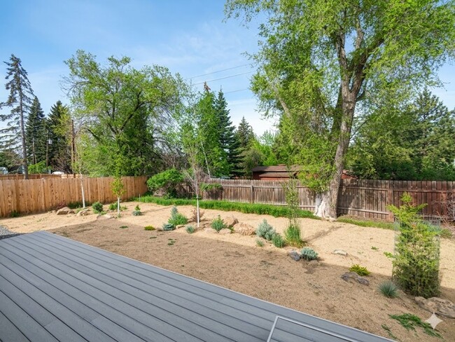 Building Photo - Fully Fenced Private Single-Level 2x2 Retreat in Bend with Bonus Office Nook!