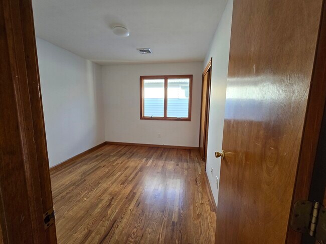 Building Photo - 91 Oliver St