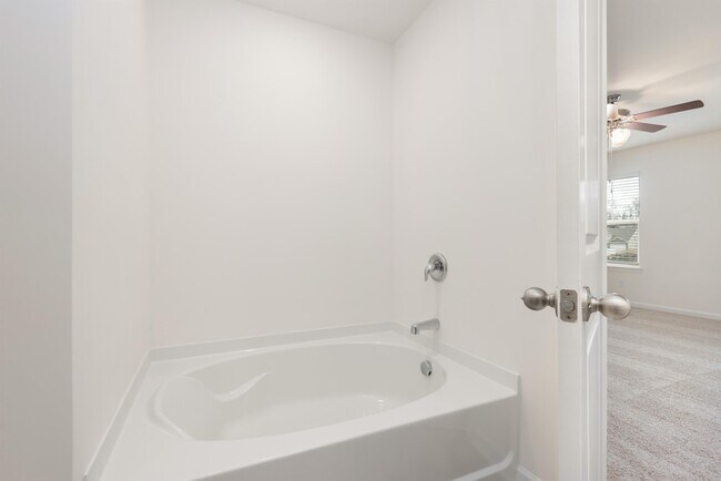 Building Photo - 4734 Willow Bluff Cir