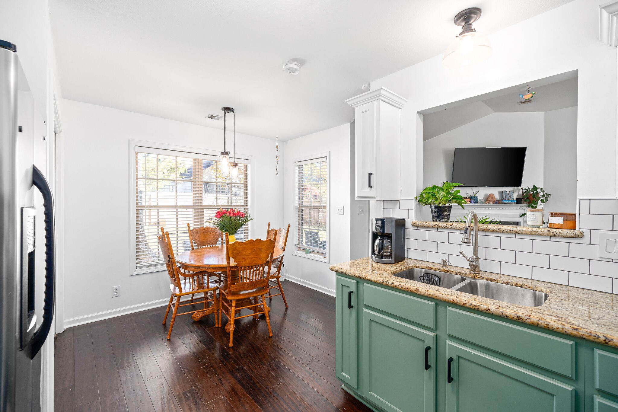 Building Photo - 525 Parkvue Village Way