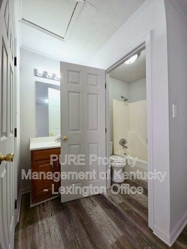 Building Photo - 164 Landings Dr