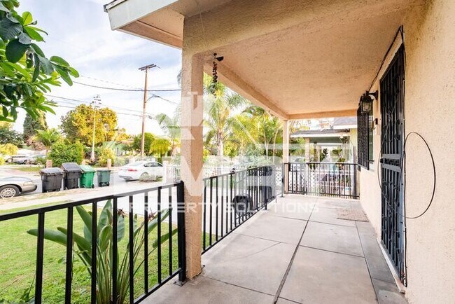 Building Photo - 3 Bedroom 1 Bathroom House for Rent Fishburn Ave Bell CA