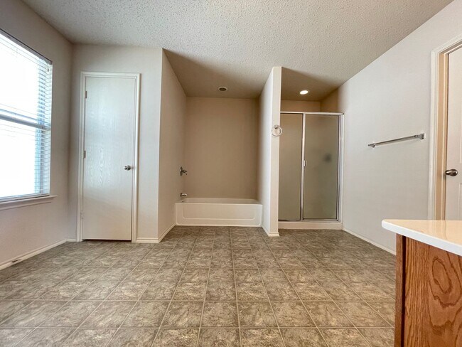 Building Photo - Keller ISD-5 BED, 4 BATH-AMAZING PRICE!