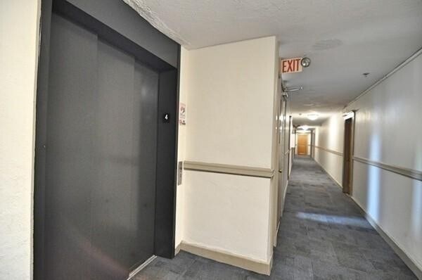 Building Photo - 131 Park Dr