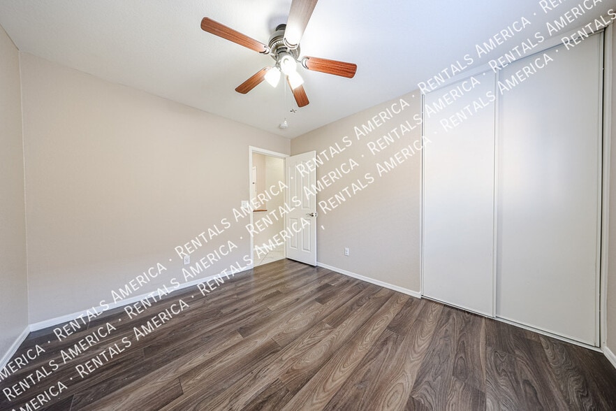 Building Photo - 1404 S Crossbow Ct