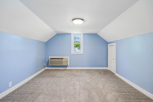 Building Photo - 226 Cumberland Dr