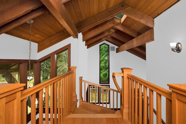 Building Photo - Private 4 Bedroom Retreat on 5-Acres Cottage Lake