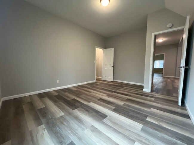 Building Photo - 968-970 Wilson Avenue