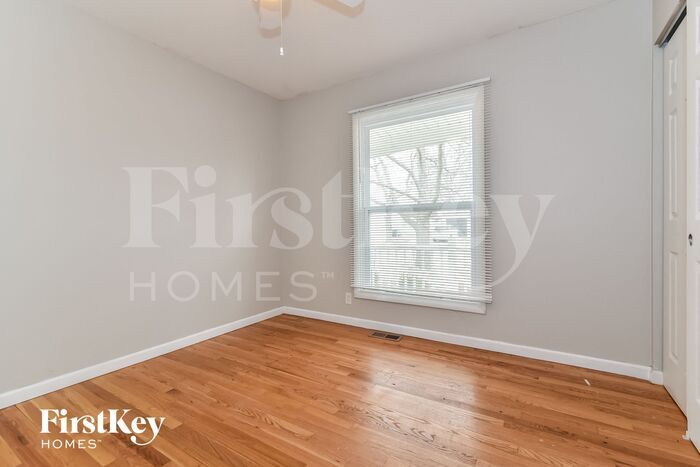Building Photo - 370 Falcon Dr