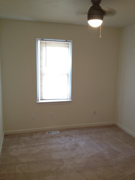 Building Photo - Renovated 3 BR 2.5 BA Townhouse in Virgini...