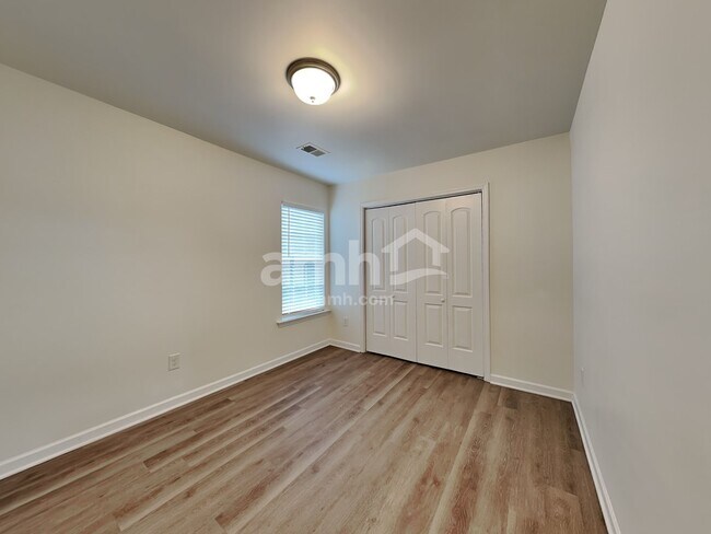 Building Photo - 102 Graphite Dr