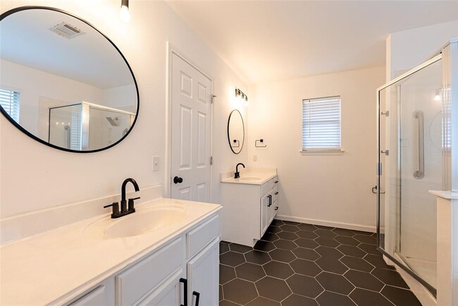 Building Photo - 906 Moon Glow Dr