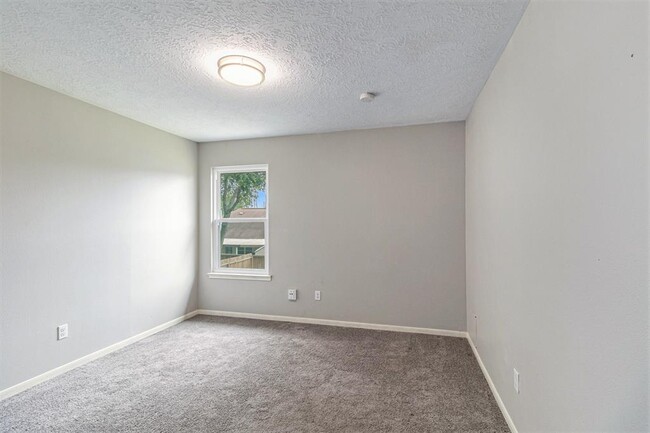 Building Photo - 6822 Lost Thicket Dr