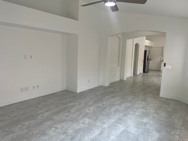 Building Photo - Fully Remodeled 3 bedroom Stallion Mountai...