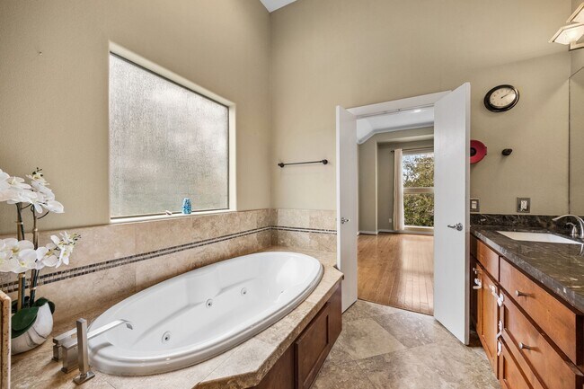 Building Photo - 510 Jackson Hill St