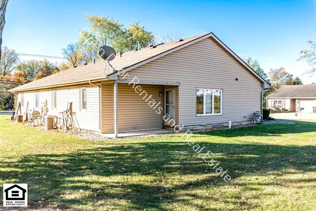 Building Photo - 1416/1418 Lakehurst Dr.