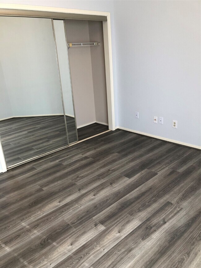 Primary Photo - 921 Marine Dr