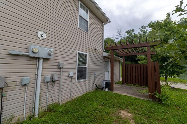 Building Photo - 3300 E St Charles Rd