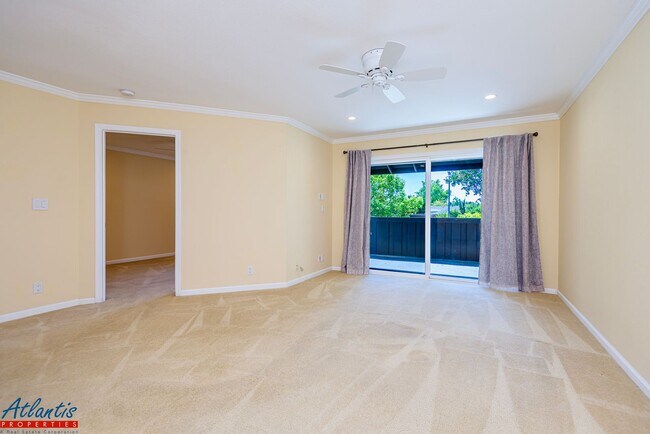 Building Photo - The Courtyard | Lovely Condo | Washer/Drye...