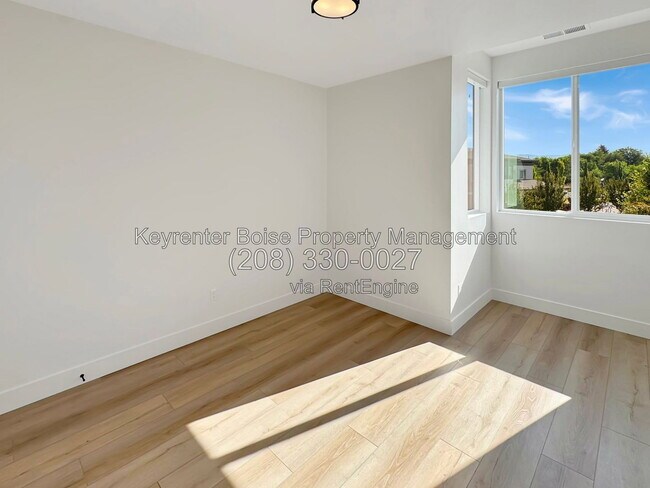 Building Photo - 281 S City Lgts Ln
