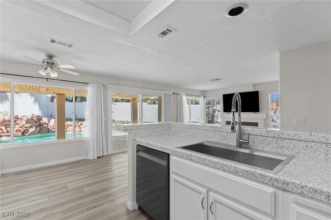 Building Photo - 7652 Botany Bay Dr