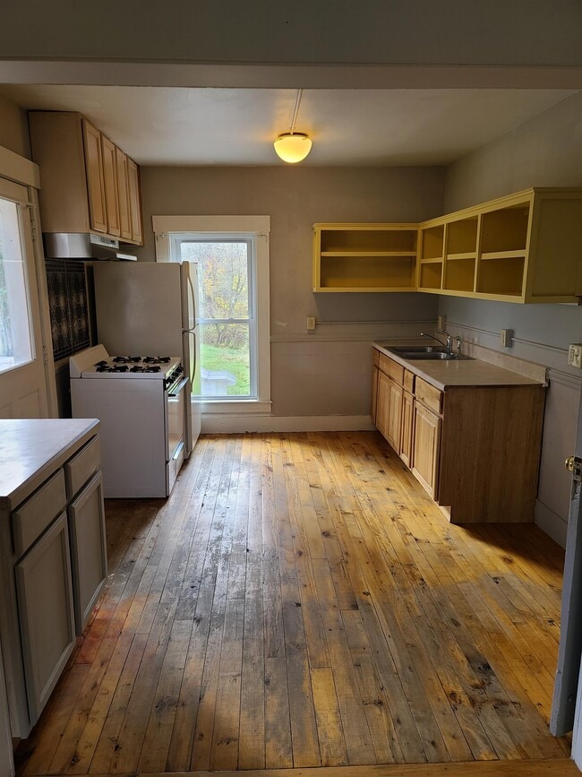 Building Photo - 312 S Craftsbury Rd