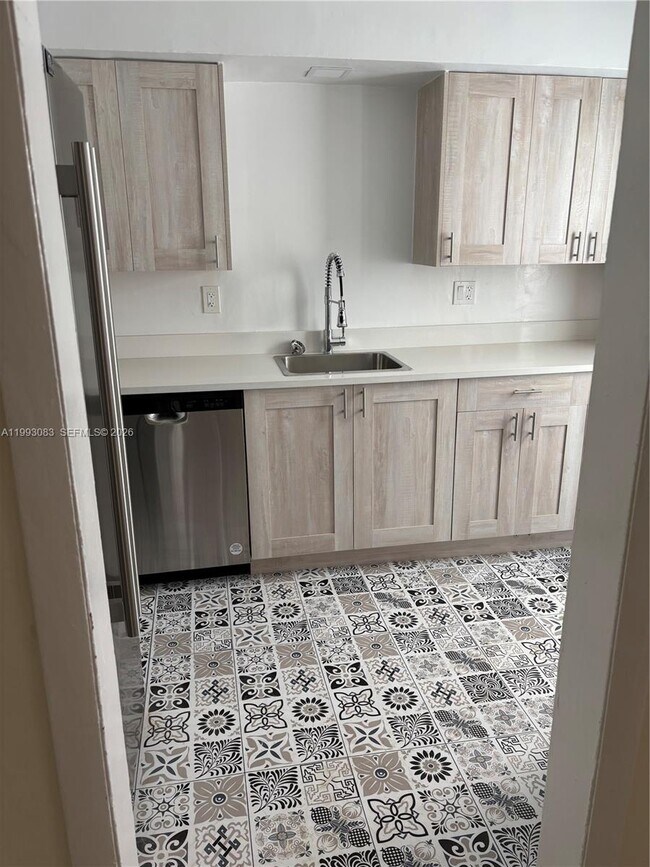 Building Photo - 8530 Crespi Blvd