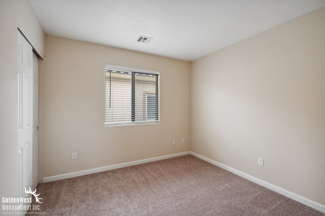 Building Photo - Charming Two-Story 3Bdm 2.5Ba Home in North Las Vegas!
