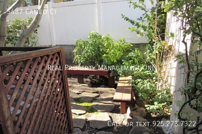 Building Photo - 5487 Cameo Ct