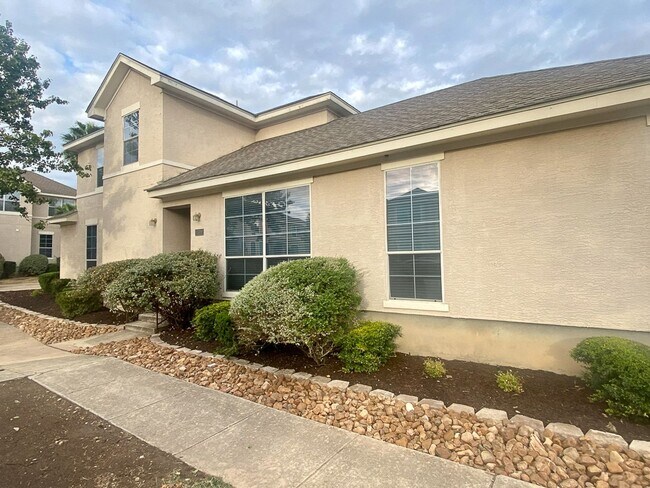 Building Photo - Amazing home with Garage and Backyard 3/2 ...