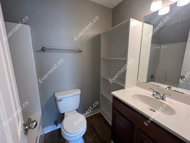 Building Photo - 1413 Hardy St