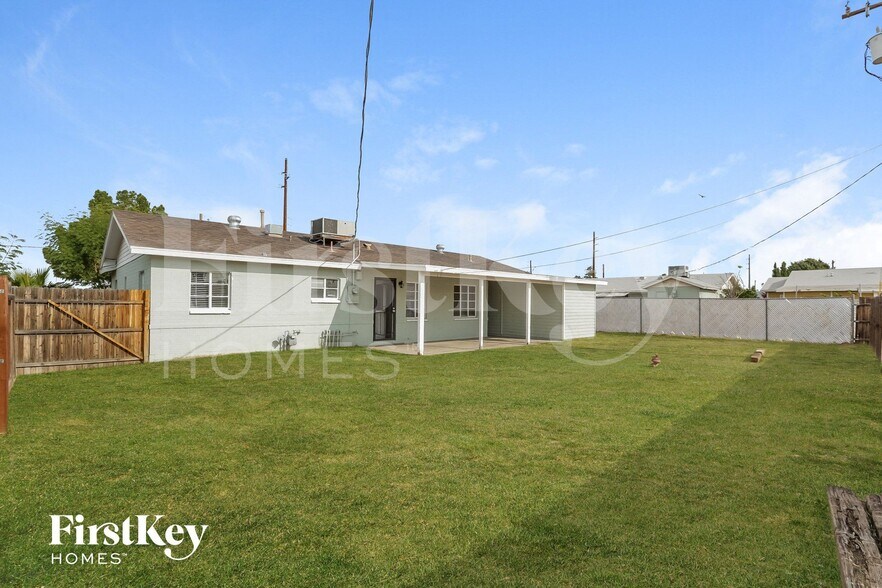 Building Photo - 2011 W Maryland Ave