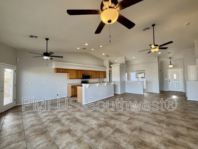 Building Photo - 2917 Desert Vista Dr