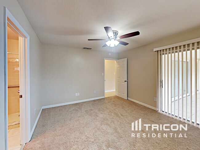 Building Photo - 227 Lochmond Dr
